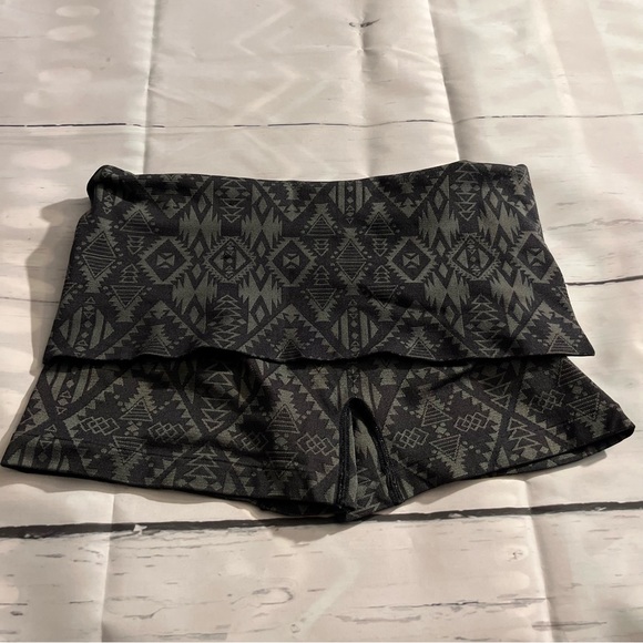 Black & Gray Tribal Print Victoria’s Secret Pink Shorts with Fold Down Waist - Picture 2 of 7